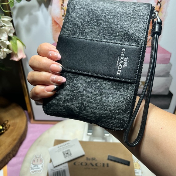 Coach Black monogram  Leather Wristlet NWT - Picture 3 of 9